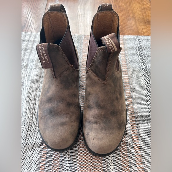 Blundstone Shoes - Blundstone Brown Leather Chelsea Ankle Boots